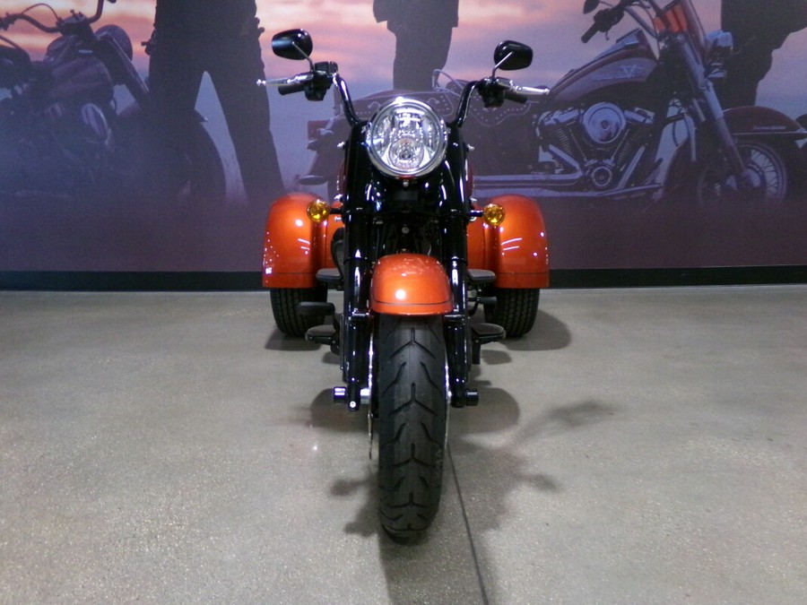 2025 Harley-Davidson Freewheeler® WHISKEY FIRE