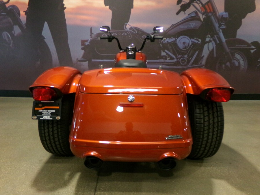 2025 Harley-Davidson Freewheeler® WHISKEY FIRE