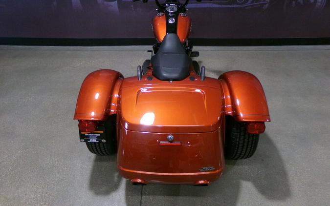 2025 Harley-Davidson Freewheeler® WHISKEY FIRE