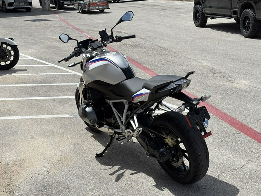 2022 BMW R 1250 R Light White Racing Blue Racing Red