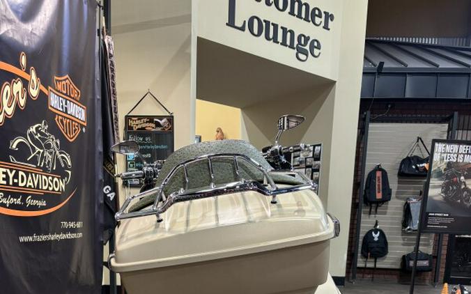 2014 Harley-Davidson® Street Glide® Special SAND CAMO DENIM W/ PINSTRIP