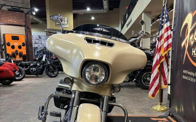 2014 Harley-Davidson® Street Glide® Special SAND CAMO DENIM W/ PINSTRIP