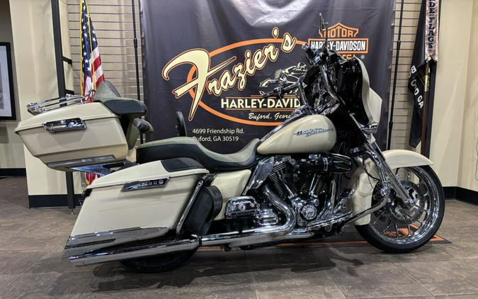 2014 Harley-Davidson® Street Glide® Special SAND CAMO DENIM W/ PINSTRIP