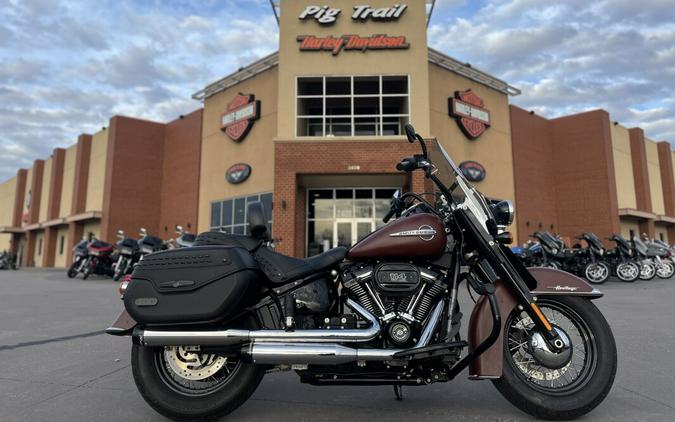 2018 Harley-Davidson® Heritage Classic 114 FLHCS Red Iron Denim 018693