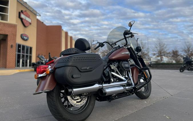 2018 Harley-Davidson® Heritage Classic 114 FLHCS Red Iron Denim 018693
