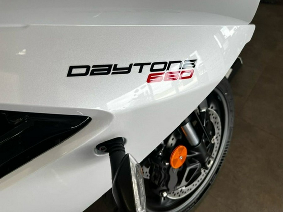 2025 Triumph Daytona 660 Snowdonia White/Sapphire Black 660