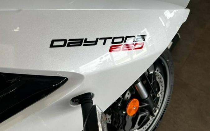 2025 Triumph Daytona 660 Snowdonia White/Sapphire Black 660