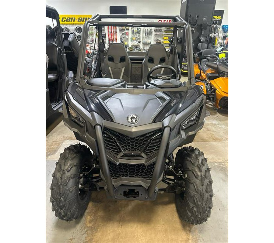 2026 Can-Am Maverick Trail DPS 700