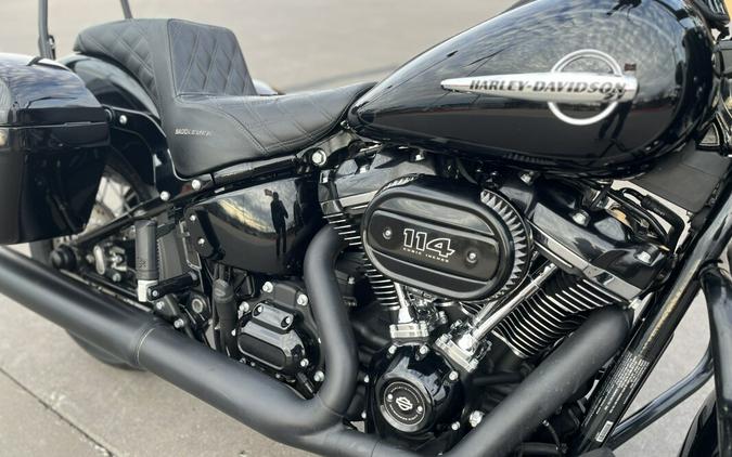 2020 Harley-Davidson® Heritage Classic 114 FLHCS Vivid Black 072724