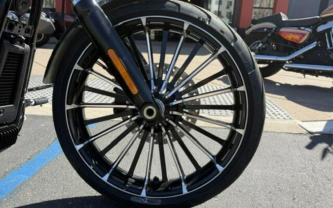 2026 Harley-Davidson® Breakout® Iron Horse Metallic Chrome Trim