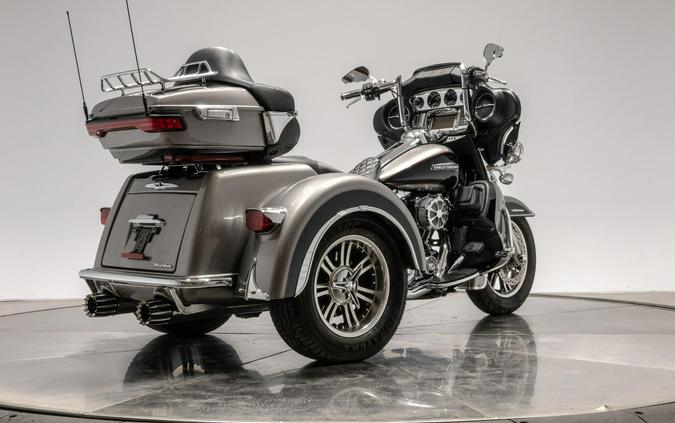 2016 HARLEY-DAVIDSON FLHTCUTG TRI GLIDE ULTRA in Billet Silver/Vivid Black with 24,668 miles
