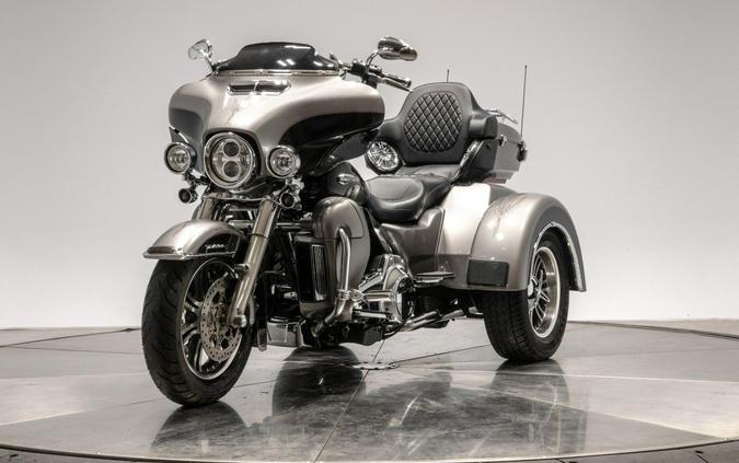 2016 HARLEY-DAVIDSON FLHTCUTG TRI GLIDE ULTRA in Billet Silver/Vivid Black with 24,668 miles