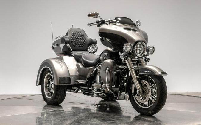 2016 HARLEY-DAVIDSON FLHTCUTG TRI GLIDE ULTRA in Billet Silver/Vivid Black with 24,668 miles