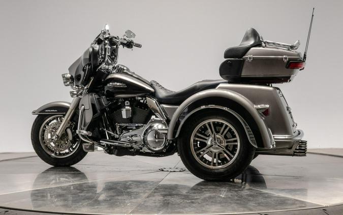 2016 HARLEY-DAVIDSON FLHTCUTG TRI GLIDE ULTRA in Billet Silver/Vivid Black with 24,668 miles