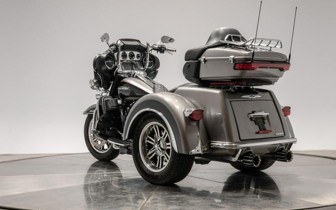 2016 HARLEY-DAVIDSON FLHTCUTG TRI GLIDE ULTRA in Billet Silver/Vivid Black with 24,668 miles