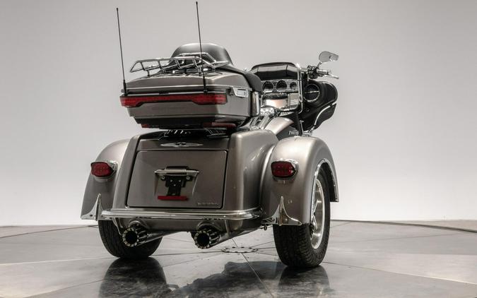 2016 HARLEY-DAVIDSON FLHTCUTG TRI GLIDE ULTRA in Billet Silver/Vivid Black with 24,668 miles