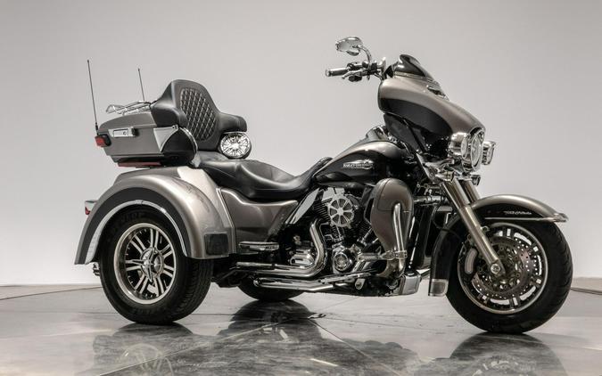 2016 HARLEY-DAVIDSON FLHTCUTG TRI GLIDE ULTRA in Billet Silver/Vivid Black with 24,668 miles