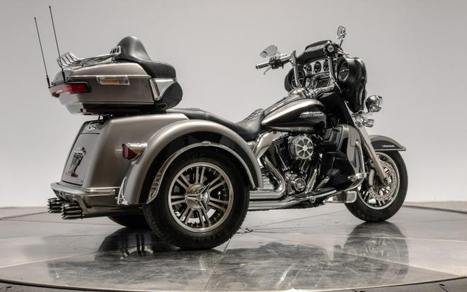 2016 HARLEY-DAVIDSON FLHTCUTG TRI GLIDE ULTRA in Billet Silver/Vivid Black with 24,668 miles