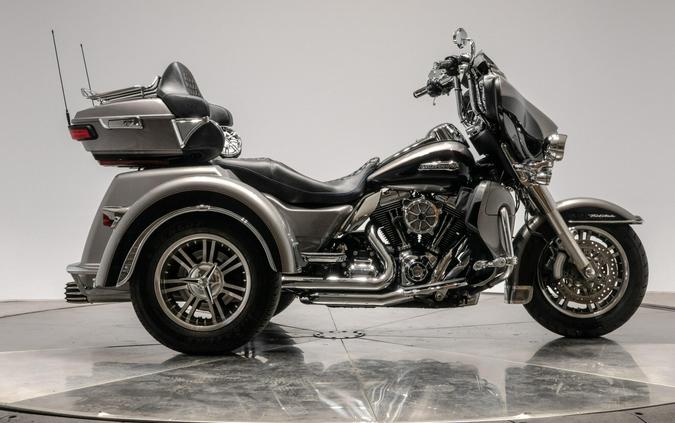 2016 HARLEY-DAVIDSON FLHTCUTG TRI GLIDE ULTRA in Billet Silver/Vivid Black with 24,668 miles