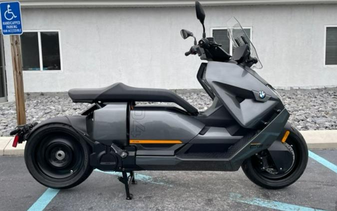 2023 BMW CE 04 Review [Urban Electric Commuter Scooter]