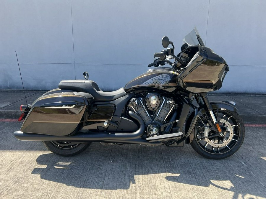 2024 Indian Motorcycle® Challenger® Dark Horse® Icon Smoky Quartz Metallic Pearl/Black Metallic