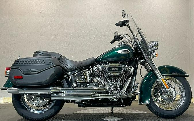 Harley-Davidson Heritage Classic 2024 FLHCS 84472654 ALPINE GREEN W/ PINSTRIPE