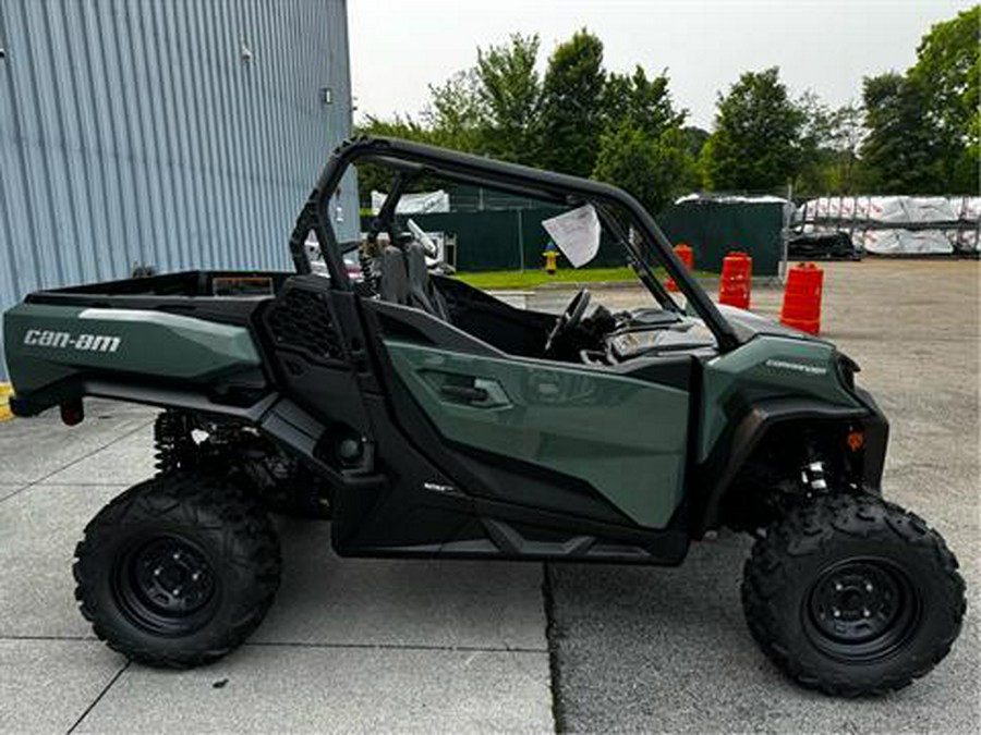 2023 Can-Am Commander DPS 700