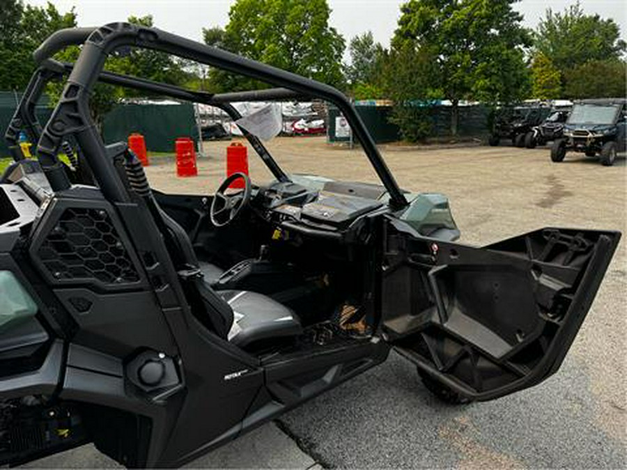 2023 Can-Am Commander DPS 700