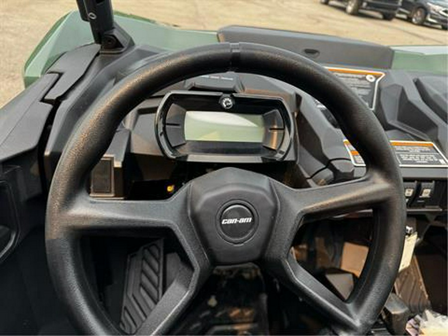 2023 Can-Am Commander DPS 700