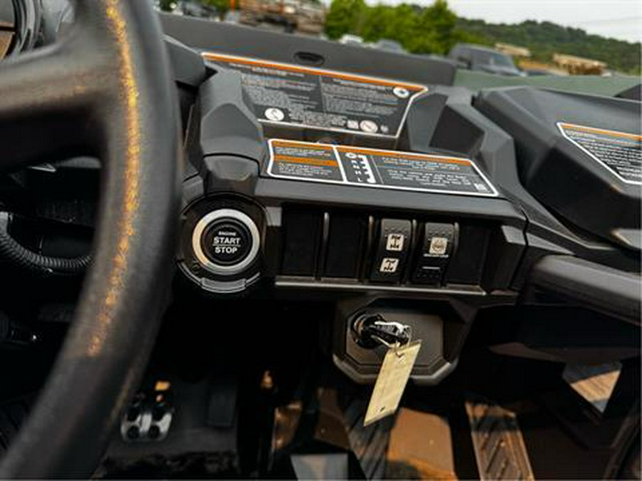 2023 Can-Am Commander DPS 700