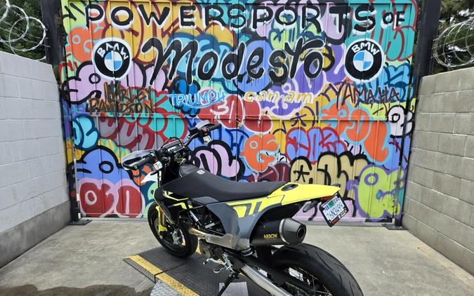 2024 HUSQVARNA 701 SUPERMOTO