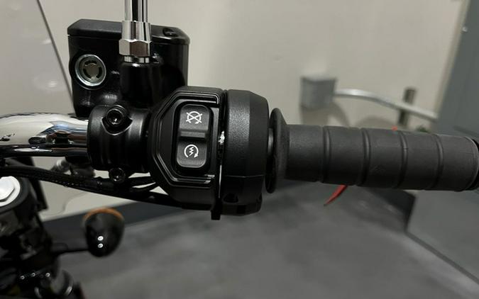 2025 Indian Super Scout Black Smoke With Graphics