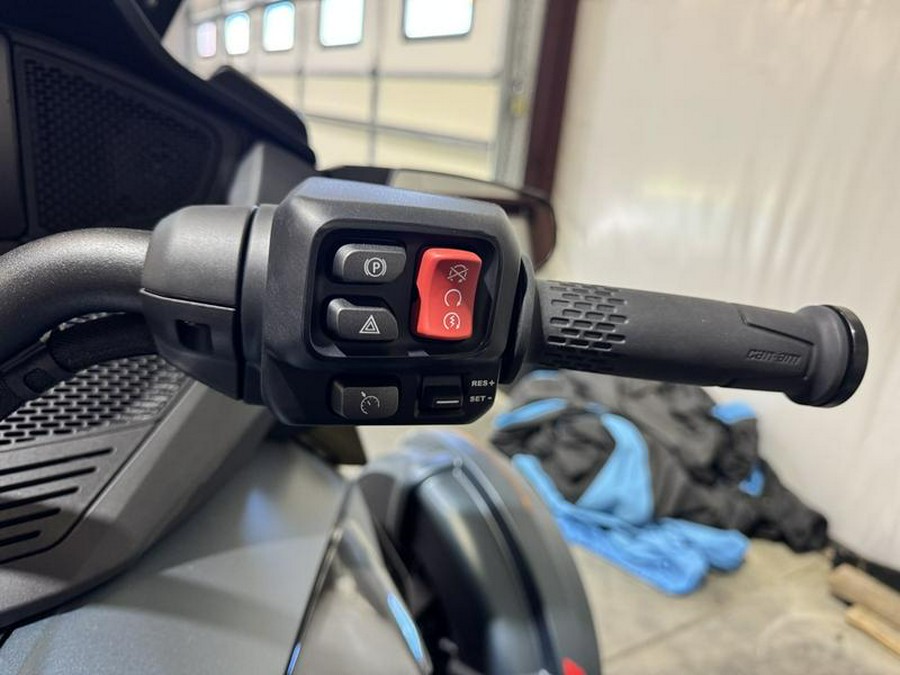 2025 Can-Am® Spyder RT Limited Dark Wheels