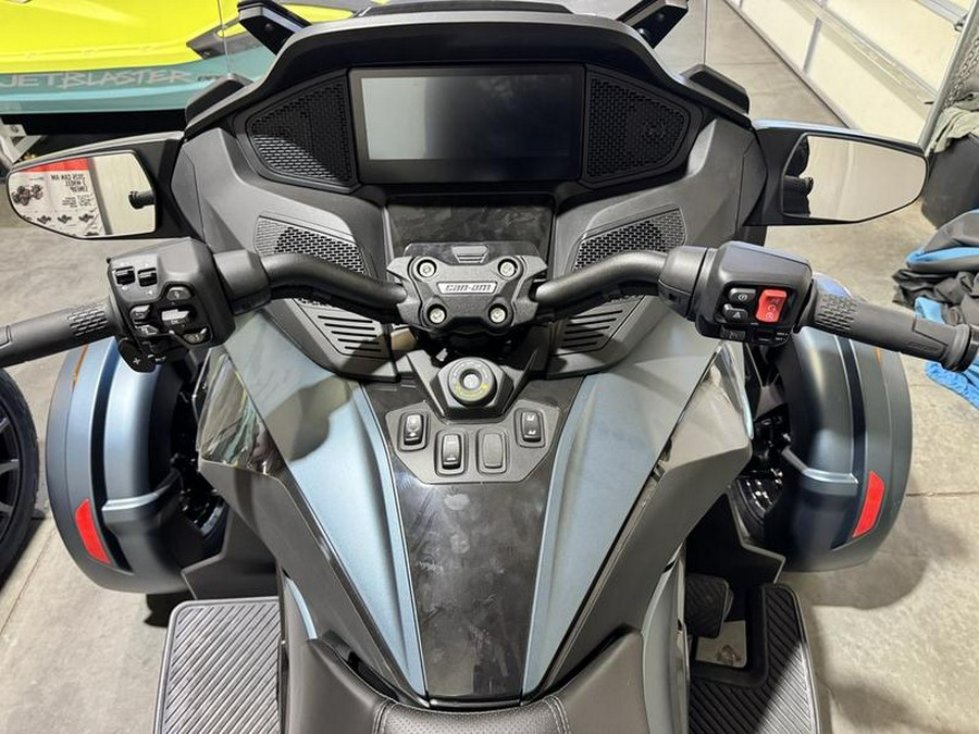 2025 Can-Am® Spyder RT Limited Dark Wheels