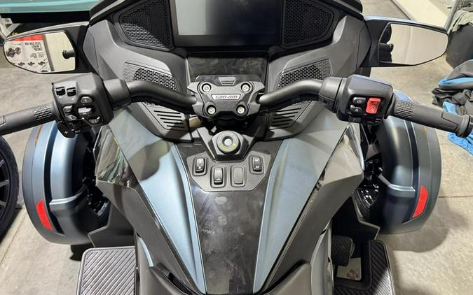 2025 Can-Am® Spyder RT Limited Dark Wheels