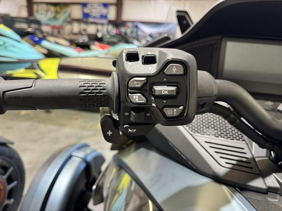 2025 Can-Am® Spyder RT Limited Dark Wheels