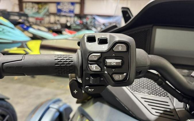 2025 Can-Am® Spyder RT Limited Dark Wheels