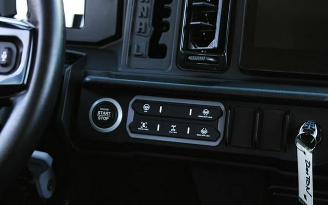 2026 Can-Am Defender MAX XT CAB HD11 With 10.25 In.Display