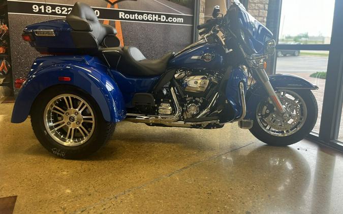 2024 Harley-Davidson Tri Glide Ultra BLUE BURST W/ PINSTRIPE