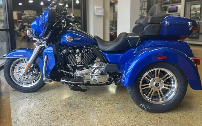 2024 Harley-Davidson Tri Glide Ultra BLUE BURST W/ PINSTRIPE