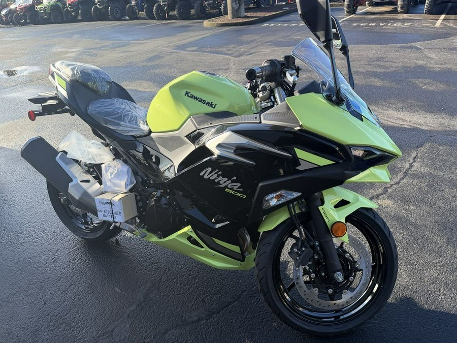 2026 Kawasaki Ninja® 500 ABS Metallic Yellowish Green/Ebony