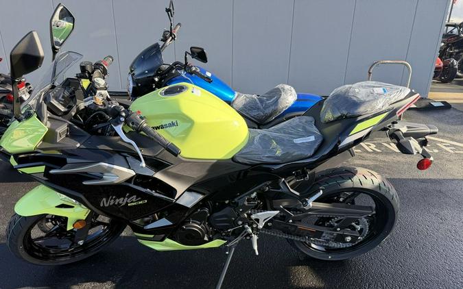 2026 Kawasaki Ninja® 500 ABS Metallic Yellowish Green/Ebony