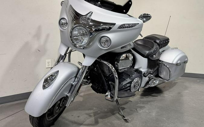 2018 Indian Motorcycle® Chieftain® Classic ABS Star Silver Smoke