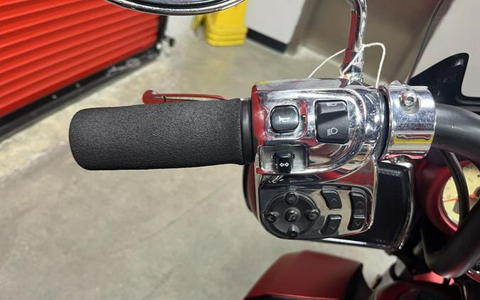 2017 Indian Roadmaster Icon Mesa Red Smoke & Thunder Black