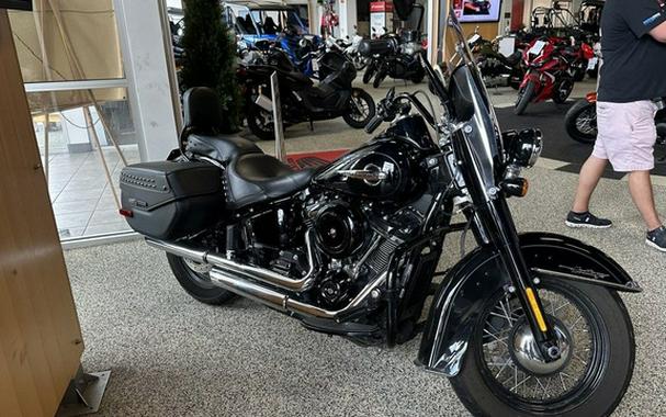 2019 Harley-Davidson Softail FLHC - Heritage Classic