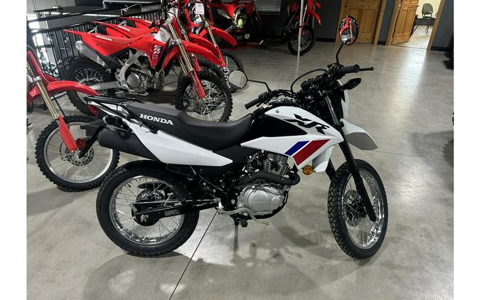 2026 XR™ 150L - White - Honda