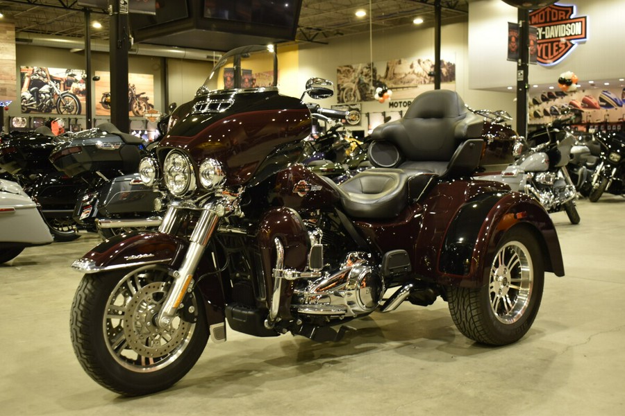 2022 Harley-Davidson Tri Glide Ultra FLHTCUTG