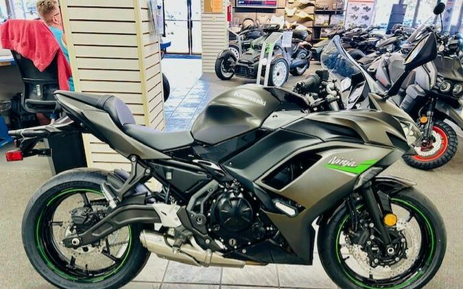 2023 Kawasaki Ninja 650 Review [14 Fast Facts]