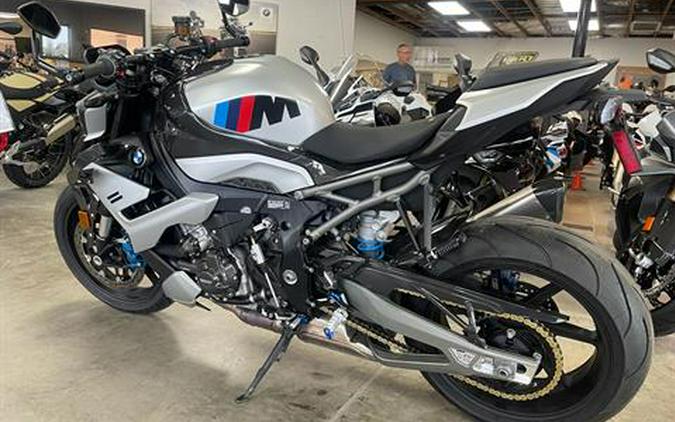 2025 BMW M 1000 R