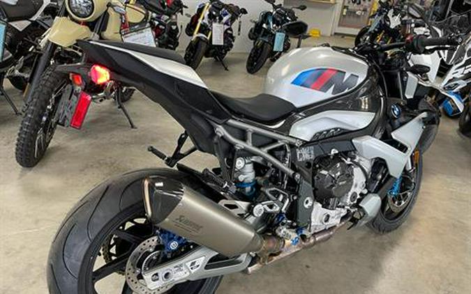 2025 BMW M 1000 R